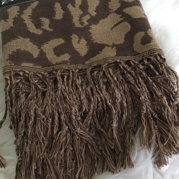 Leopard Scarf - Picture 2 of 5